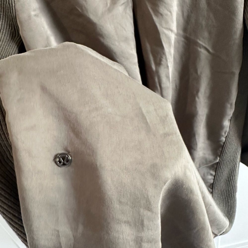 Lululemon Grey Sage Still At Ease Wrap - Picture 8 of 14